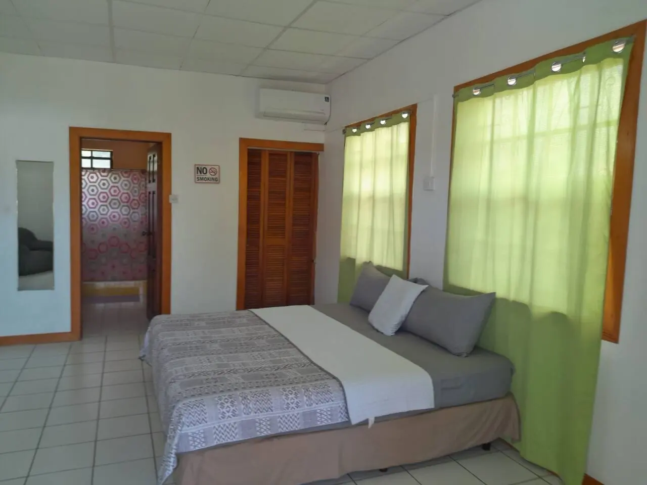 Bedroom with air-conditioning unit